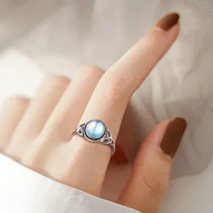 ADRAMATA 925 Sterling Silver Moonstone Ring for Women 18K White Gold Plated Rainbow Moon Stone Rings Victorian Style Gemstone Solitaire Oval Moonstone Ring for Mothers Day Gifts