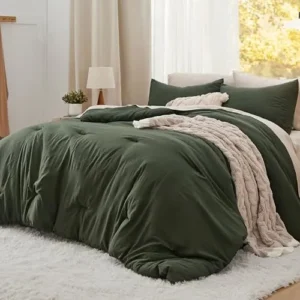 Bedsure Queen Size Comforter Sets, Dark Green Soft Prewashed Bed Comforter for All Seasons, 3 Pieces Warm Bedding Sets, 1 Lightweight Comforter (90″x90″) and 2 Pillowcases (20″x26″)