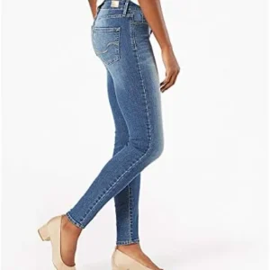 Signature by Levi Strauss & Co. Gold Label Women’s Totally Shaping Skinny Jeans (Standard and Plus)