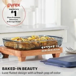 Pyrex Sculpted Tinted (9×13) Glass Baking Dish with BPA-Free Lid, Oblong Bakeware Glass Pan For Casserole & Lasagna, Dishwasher, Freezer, Microwave and Pre-Heated Oven Safe, Smoke